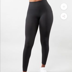 NWT in package Buff Bunny Rosa Pocket Legging